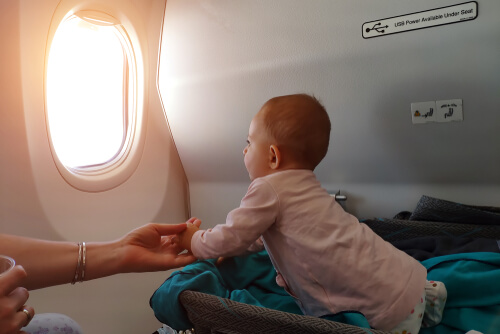 Cestovanie lietadlom s malými deťmi, ako na to.