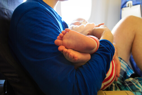 Tlak v ušiach počas letu, dojčenie